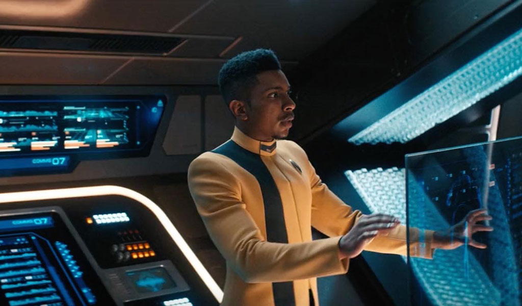 Orville Cummings as bridge office Lieutenant Christopher In Star Trek: Discovery.